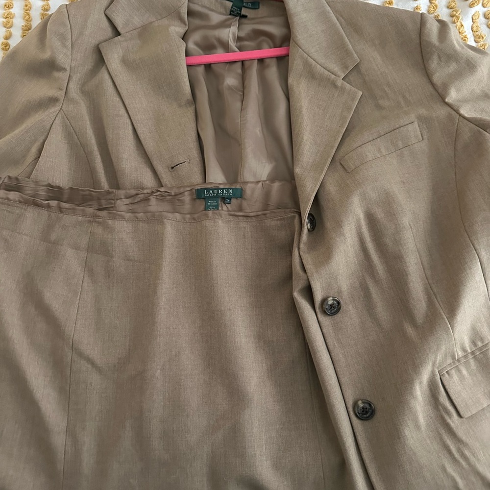 Ralph Lauren 2 piece Tan lined women’s suit